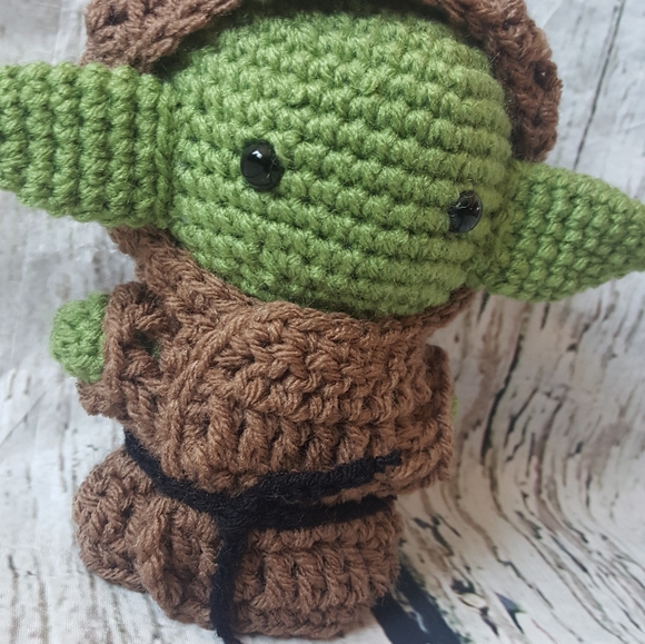 Crochet Baby Yoda Amigurumi - Picture 15 of 16